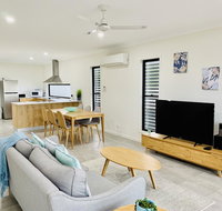 DAYDREAMING Airlie Beach Water views  only 200m to boardwalk. - Accommodation Whitsundays