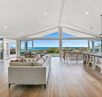 Dayz Dreamin - pool gas fireplace and beachfront - Accommodation Whitsundays