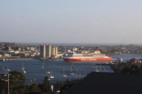DevonPORT VIEWS!!! - Accommodation Whitsundays 0