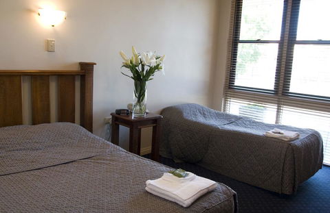 Dorset Gardens Hotel - Accommodation Whitsundays 0