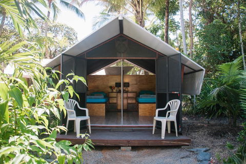 Dougies Backpackers Resort - Accommodation Whitsundays 2