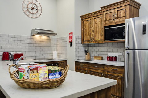Eagle Foundry Bed & Breakfast - Accommodation Whitsundays 2