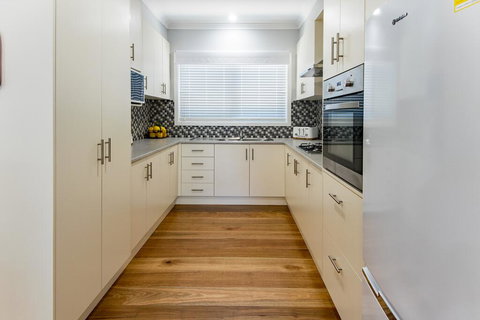 EAGLE VIEW UNIT 5 STAR - Accommodation Whitsundays 3