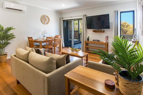 EAGLE VIEW UNIT 5 STAR - Accommodation Whitsundays 0