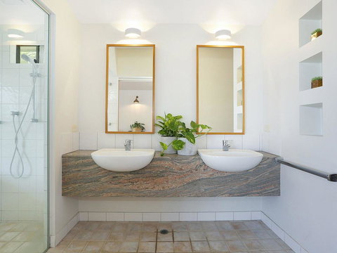 EAST COAST ESCAPES - Lighthouse Studio - Accommodation Whitsundays 3
