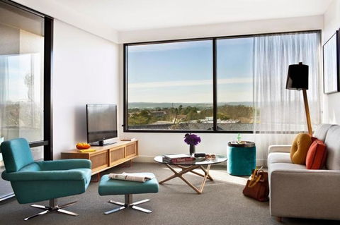 East Hotel And Apartments - Accommodation Whitsundays 2
