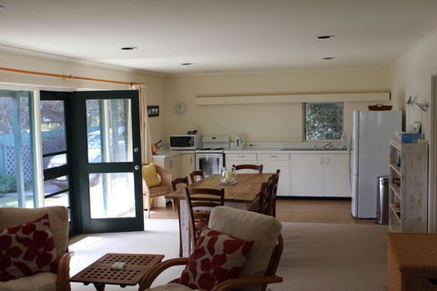 East Street Retreat - Accommodation Whitsundays 2
