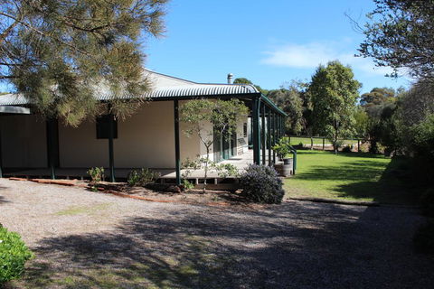 East Street Retreat - Accommodation Whitsundays 0