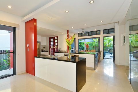 Esplanade Villa - Accommodation Whitsundays 0