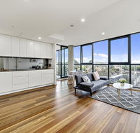 Executive City-centre Apartment with Parking - Accommodation Whitsundays
