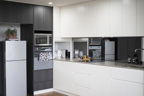 Executive City-centre Apartment With Parking - Accommodation Whitsundays 1