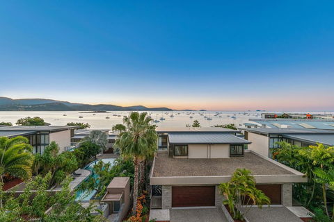 Executive On Whisper Bay - Cannonvale - Accommodation Whitsundays 3