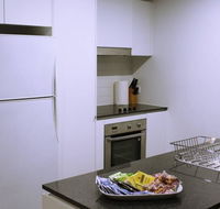 Executively Styled 2 Bed 2 Bath Perfect Location - Accommodation Whitsundays