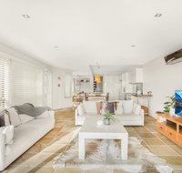 Family House With BBQ Deck Water View and Parking - Accommodation Whitsundays