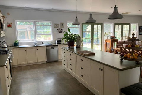 Farm House At The Gateway To The King Valley - Accommodation Whitsundays 3