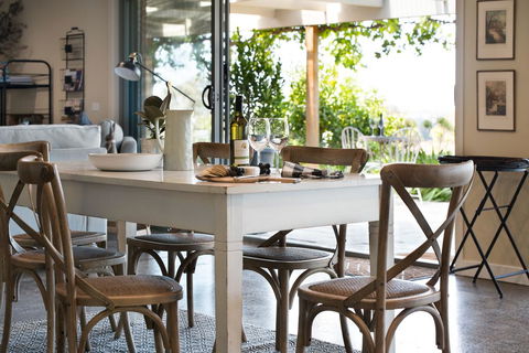 Farmer Smith Estate - Sunrise Retreat - Accommodation Whitsundays 2