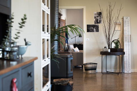 Farmer Smith Estate - Sunrise Retreat - Accommodation Whitsundays 0