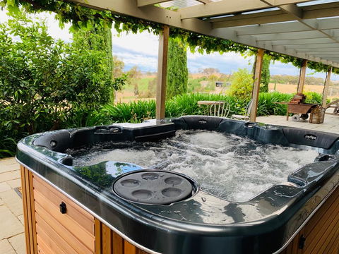 Farmer Smith Estate - Sunrise Retreat - Accommodation Whitsundays 1