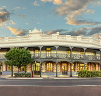 Farmers Home Hotel - Accommodation Whitsundays