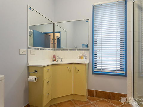 Flipper Beach House - Accommodation Whitsundays 1