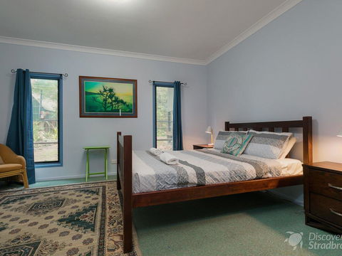 Flipper Beach House - Accommodation Whitsundays 2