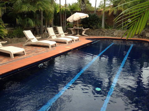 Francis Phillip Motor Inn And The Lodge - Accommodation Whitsundays 2