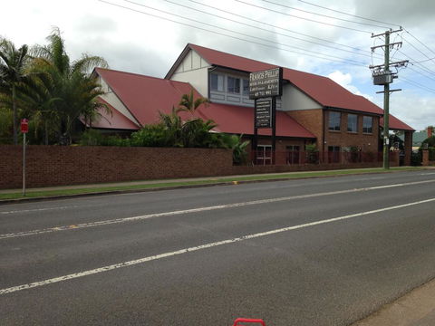 Francis Phillip Motor Inn And The Lodge - Accommodation Whitsundays 0