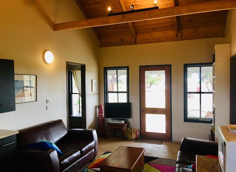 French Island Cottage - Accommodation Whitsundays 3