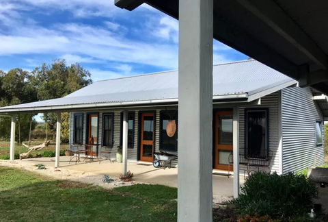 French Island Cottage - Accommodation Whitsundays 0