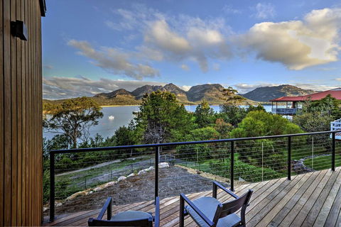 Furneaux - Accommodation Whitsundays 2