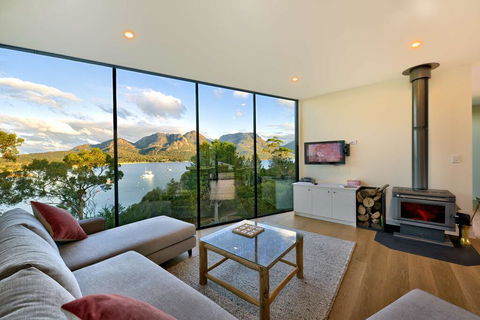Furneaux - Accommodation Whitsundays 0