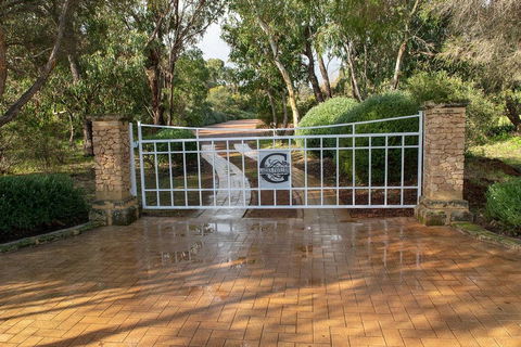 Garden Pavilion - Art House Yallingup - Accommodation Whitsundays 1