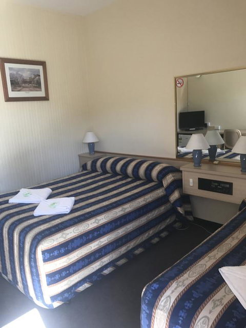 Gateway Motor Inn - Accommodation Whitsundays 2