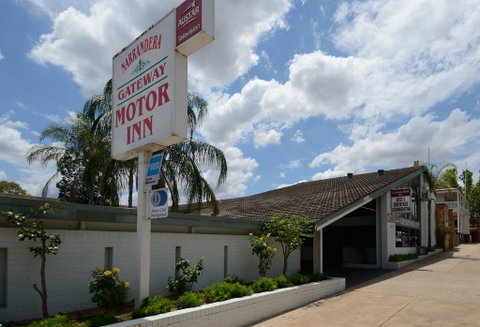 Gateway Motor Inn - Accommodation Whitsundays 0