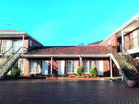 Glen Inn - Accommodation Whitsundays 0