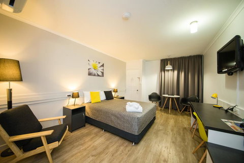 Glenmore Palms Motel - Accommodation Whitsundays 0