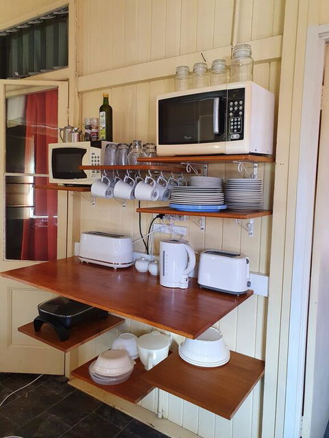 Golden Mt Rest On James - Accommodation Whitsundays 3