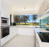 Golden Shores Unit 1 21 Landsborough Parade - Accommodation Whitsundays