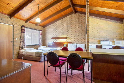 Goldfields Motel - Accommodation Whitsundays 3