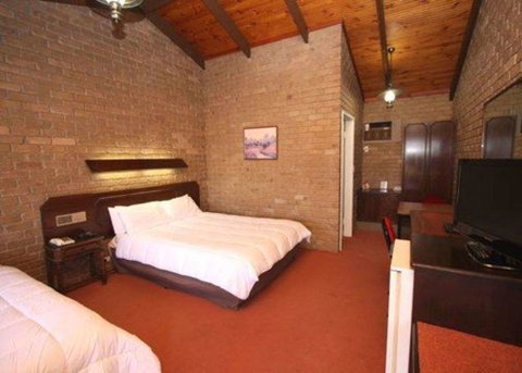 Goldfields Motel - Accommodation Whitsundays 2