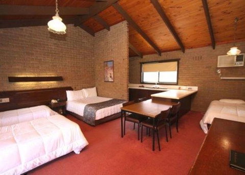Goldfields Motel - Accommodation Whitsundays 1