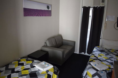 Grand Hotel Mount Morgan - Accommodation Whitsundays 0