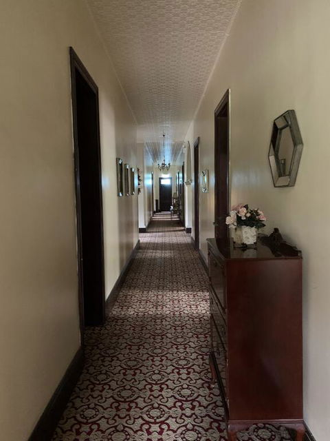Grand Neath Hotel - Accommodation Whitsundays 3
