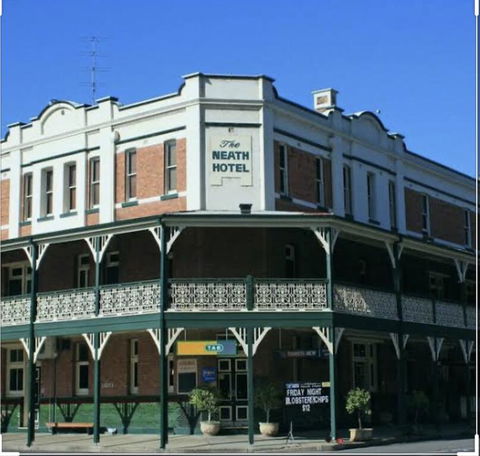 Grand Neath Hotel - Accommodation Whitsundays 0