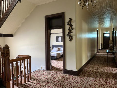 Grand Neath Hotel - Accommodation Whitsundays 2
