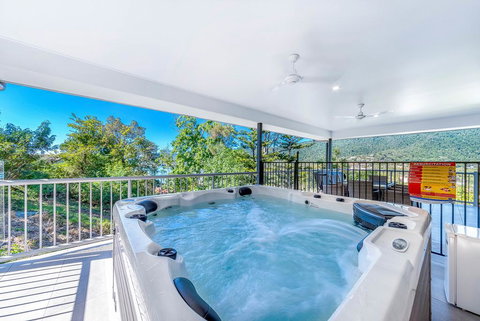 Great Escape - Cannonvale - Accommodation Whitsundays 0