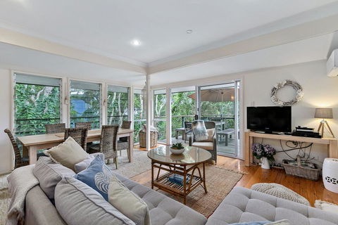 Grevillea - Accommodation Whitsundays 1