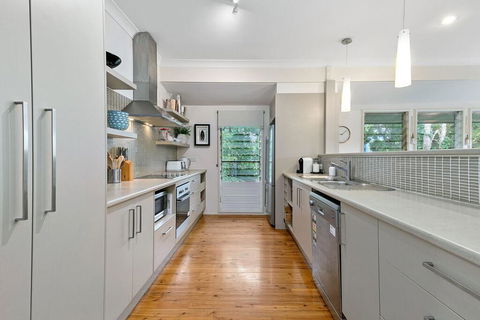 Grevillea - Accommodation Whitsundays 0