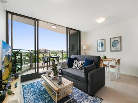 HARBOURSIDE- Hosted By: L'Abode Accommodation - Accommodation Whitsundays 0