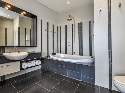 HEARN'S BEACHSIDE VILLA 3 - Accommodation Whitsundays 3